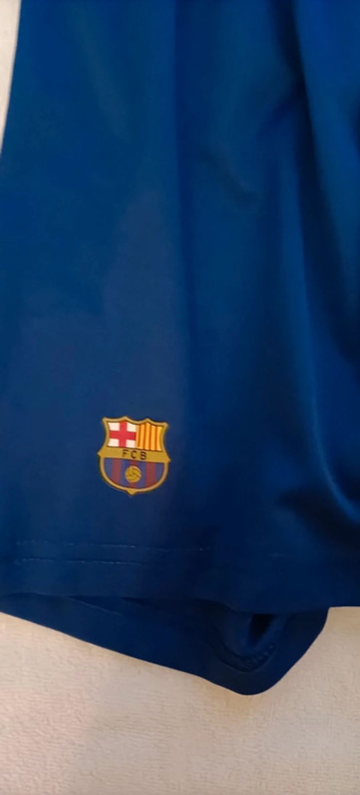 Short FC Barcelone 10 ans - photo numéro 2