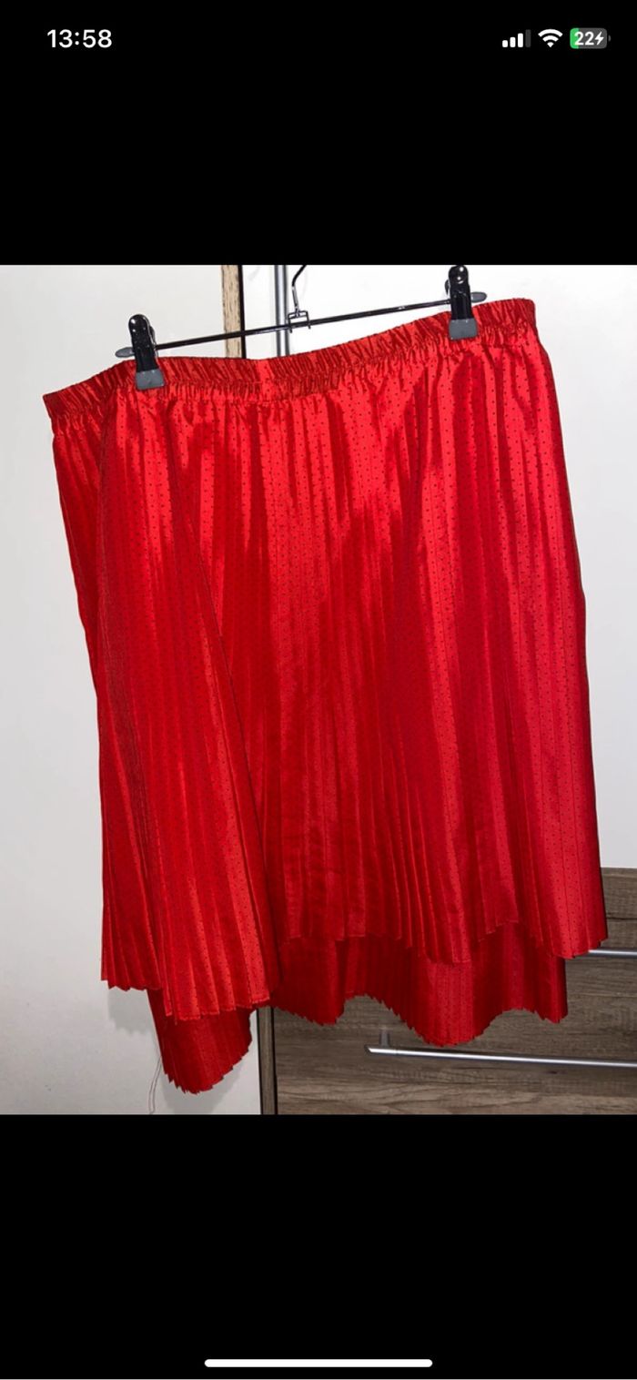 Jupe plissée rouge à pois - photo numéro 2