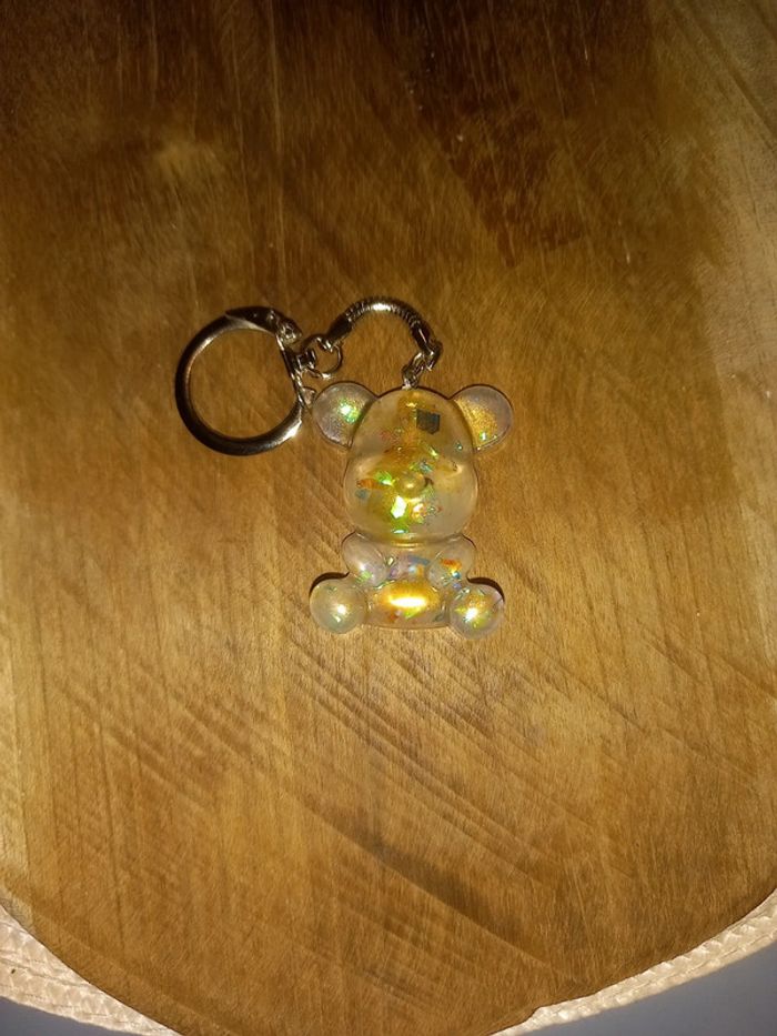 Porte clé ourson assis paillettes