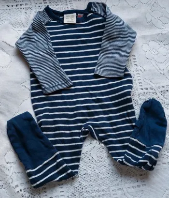 Grenouillère rayée bleu marine - look marin bébé, Zara, en très bon état, taille 3/6 mois