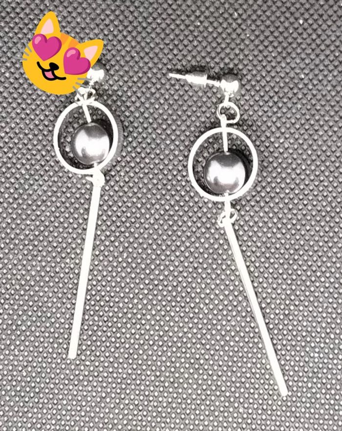 Boucles d'oreilles pendantes tige perle noire