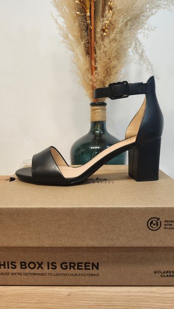 Sandales Clarks " deva mae" élégantes noires