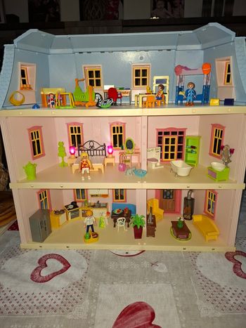 Maison Playmobil rose Dolhouse complète