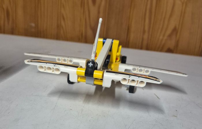 Lego technic 42044 l'avion de chasse acrobatique - photo numéro 3