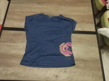 T shirt bleu motif