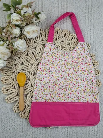 Bavoir élastiqué motifs fleurs