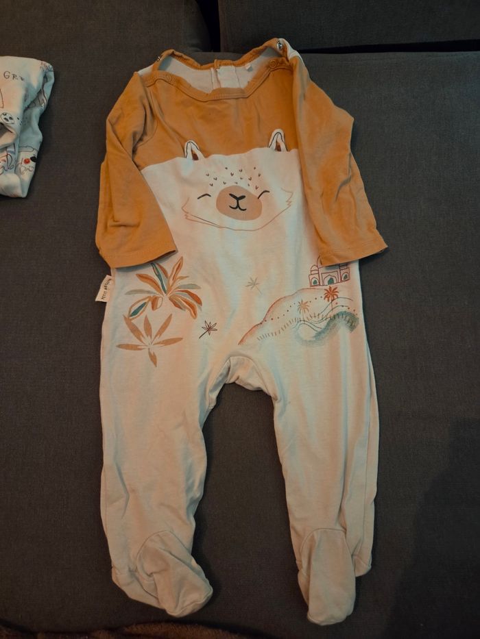 4 Pyjamas 6 mois - photo numéro 4