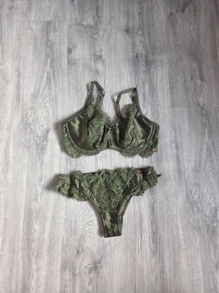 Ensemble lingerie Hunkemoller kaki - haut 85c / bas s - neuf sans étiquette