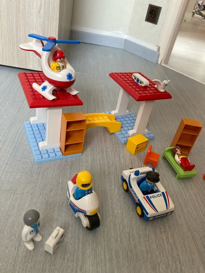 Playmobil 1.2.3 coffret Hopital avec secouriste et policier 5046 - photo numéro 3