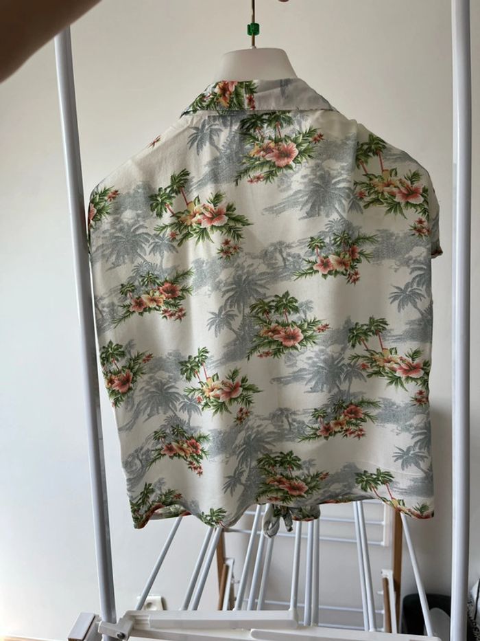Chemisier à motifs oiseaux Kiabi taille M quelques bouloches très bon état - photo numéro 2