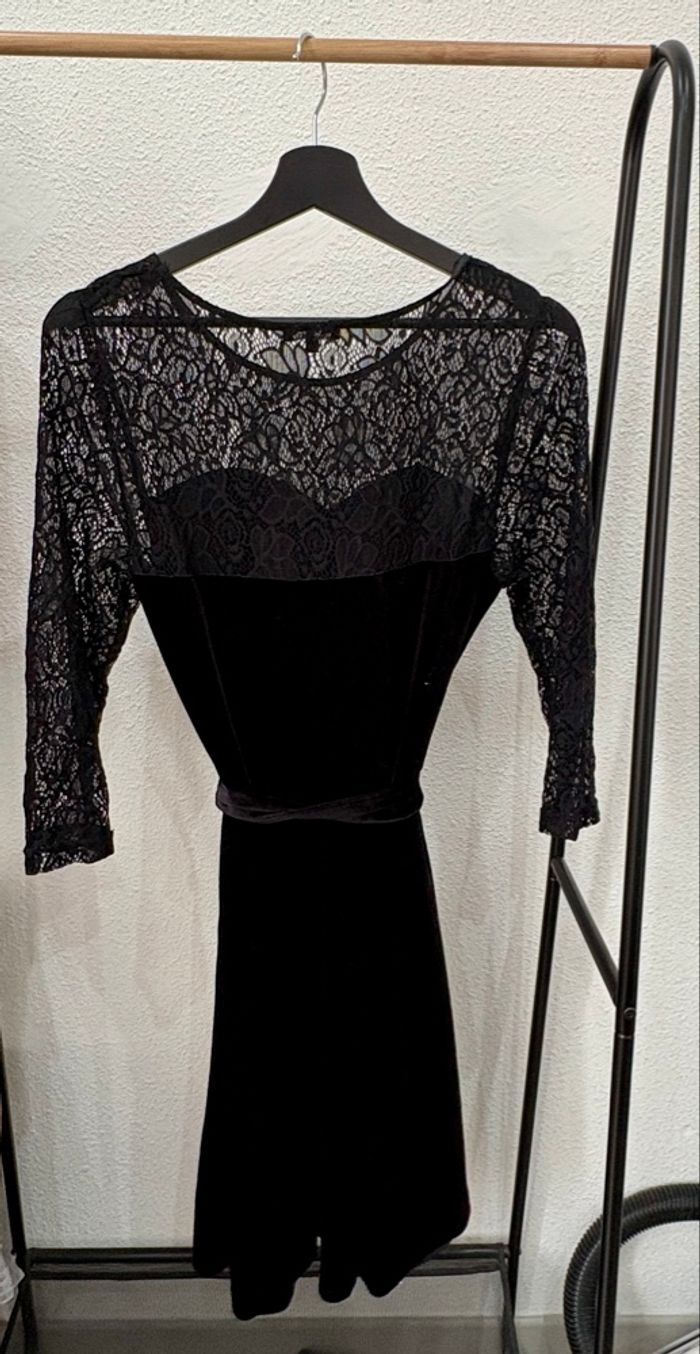 Robe noire en velours et en dentelle Jacqueline Riu - Taille 40 - photo numéro 2