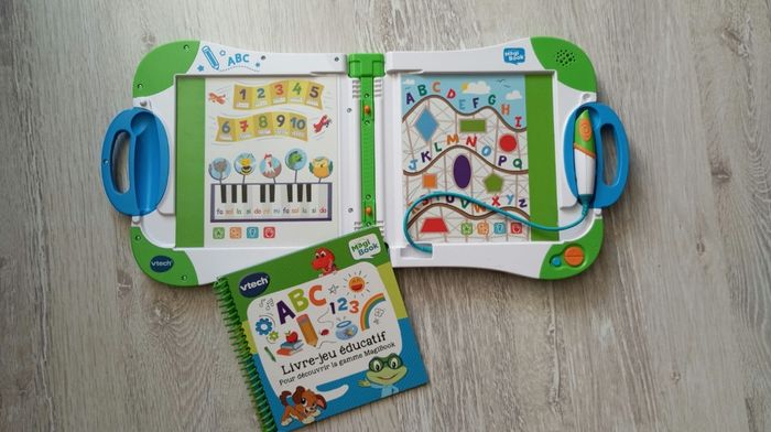 Magibook VTech et 4 livres jeux