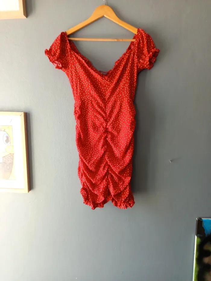 Robe rouge a pois blanc - photo numéro 3
