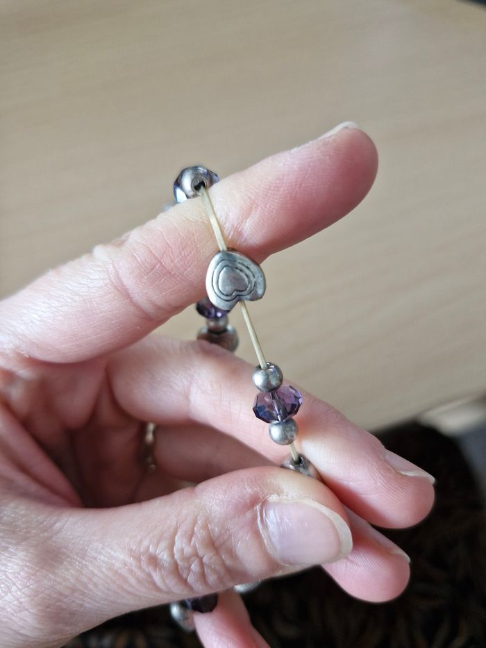 Bracelet fantaisie métal et plastique avec breloques 9 - photo numéro 7