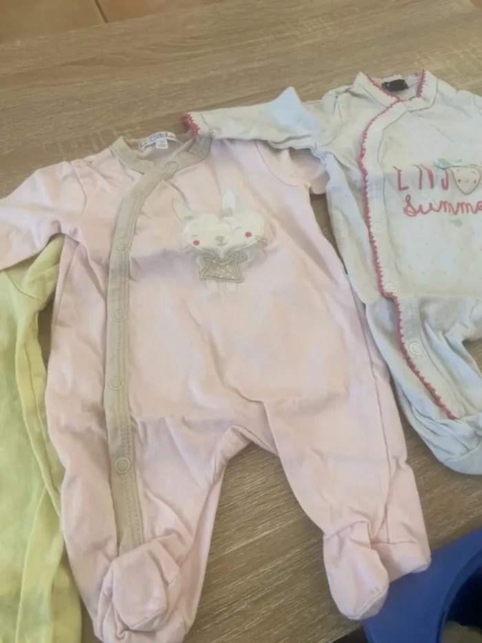 Lot fille 1 mois (9 pièces) - photo numéro 8