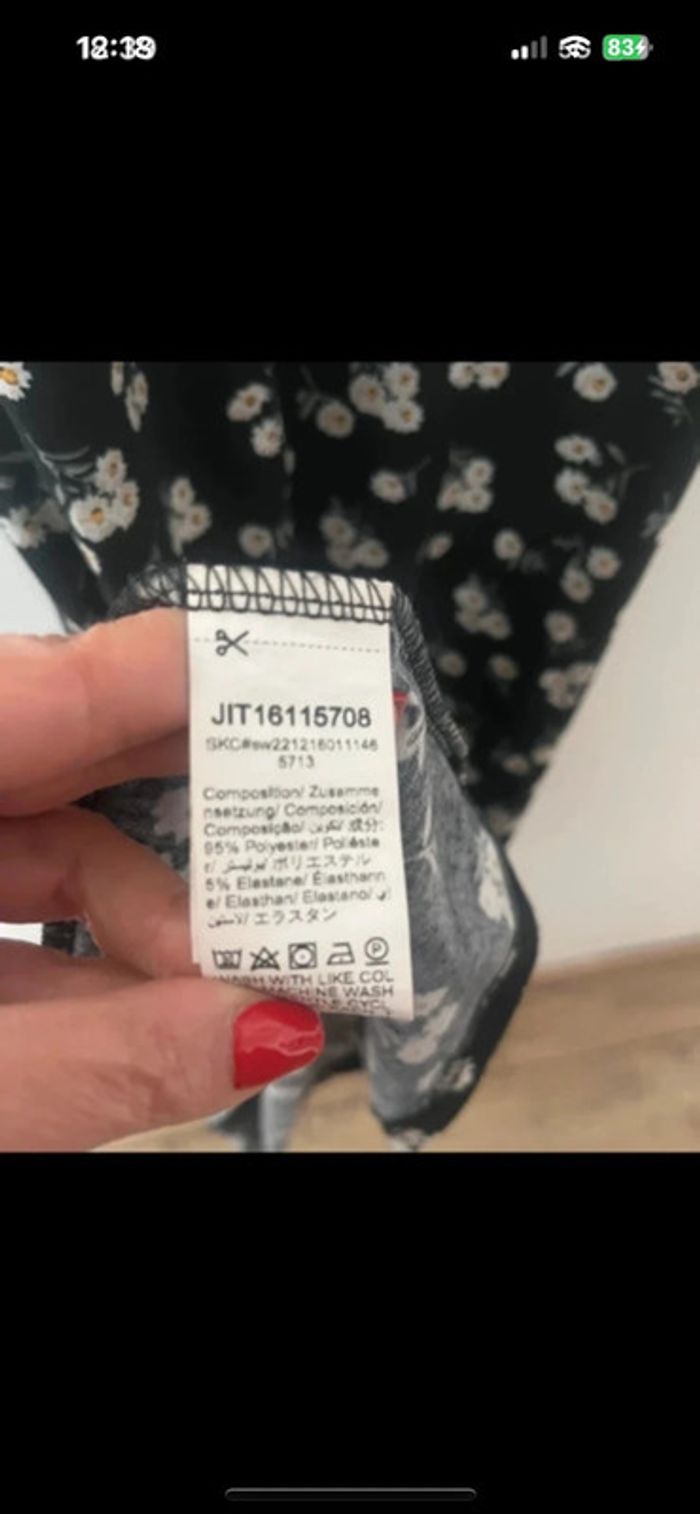 Robe noire à fleurs taille 38 - photo numéro 5