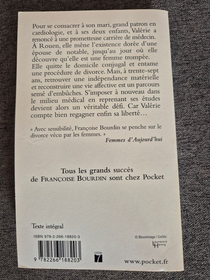 Livre titre Noms de jeune fille - photo numéro 2