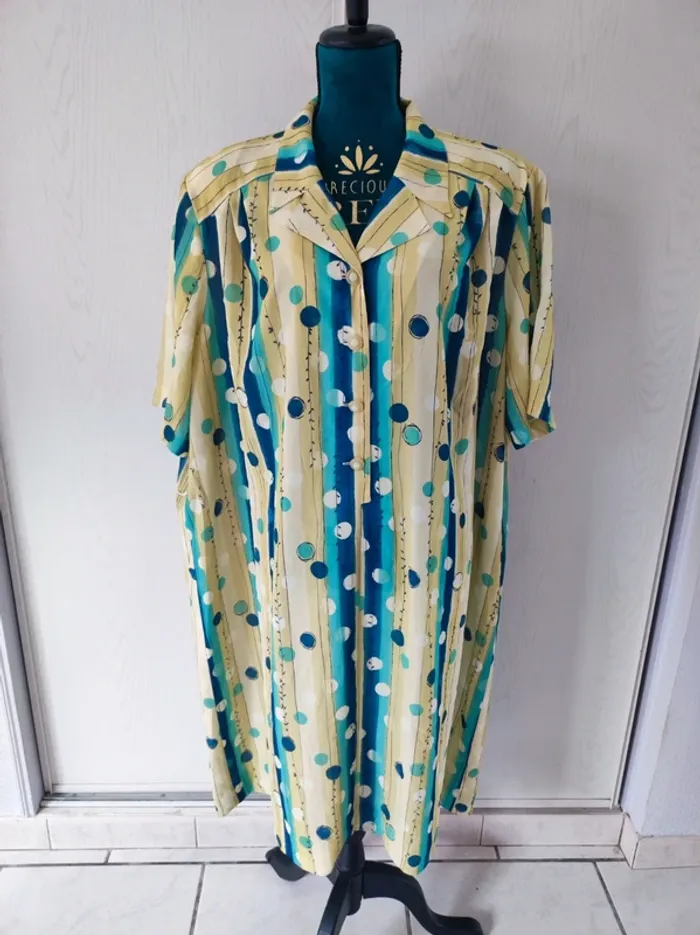 Robe avec épaulettes