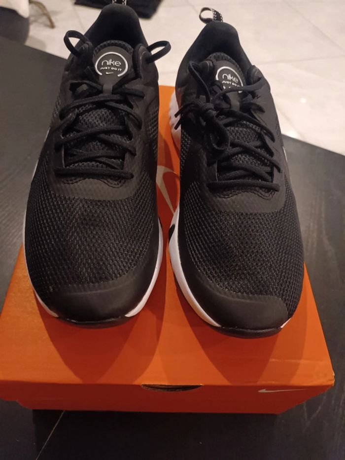 Baskets Nike taille 43 - photo numéro 4