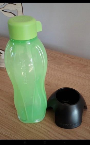 Bouteille éco et socle pour égouter les bouteilles tupperware