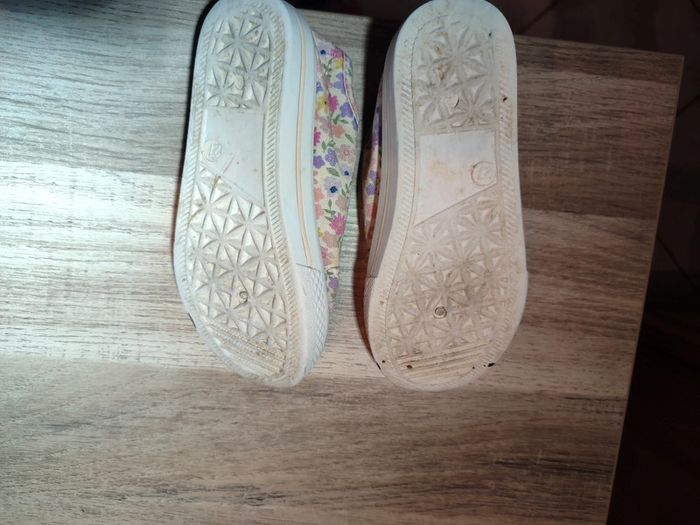 Chaussures basket scratch fleurs 27 - photo numéro 4
