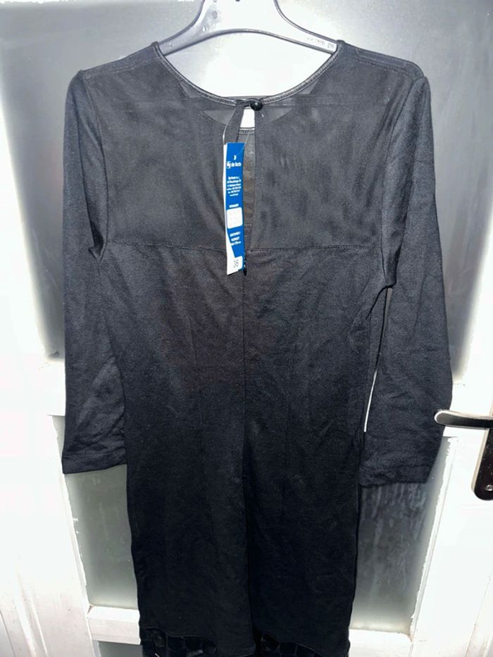 Jolie robe noire Taille 36 - photo numéro 4
