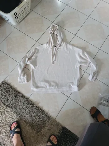 Joli petit pull taille L