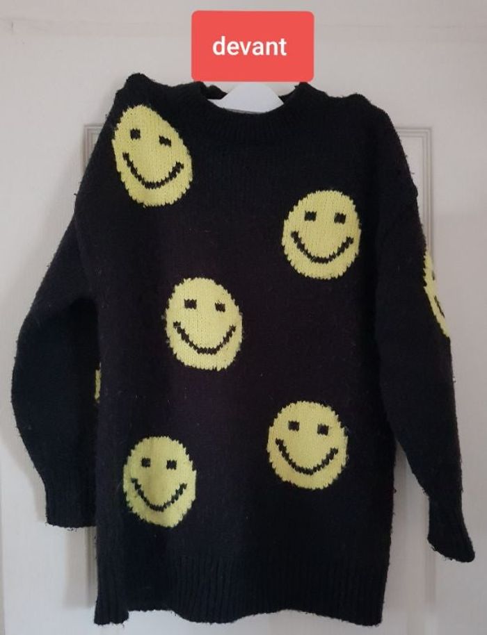 Pull LONG noir manches longues, motif smileys jaunes souriants
