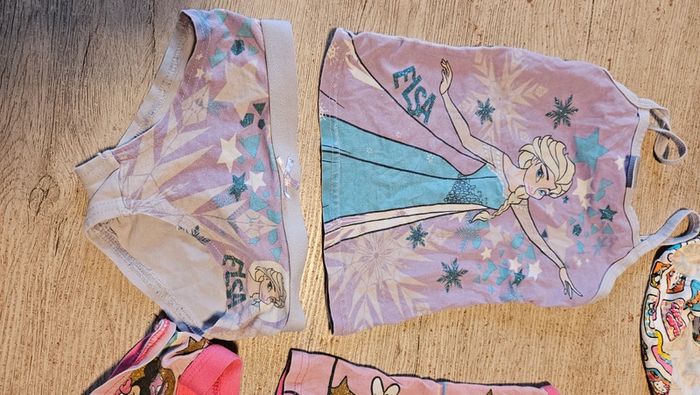 Lot de sous vêtements fille de taille 2/4 ans, 3 ensembles + 6 culottes, Hello Kitty, Frozen - photo numéro 3
