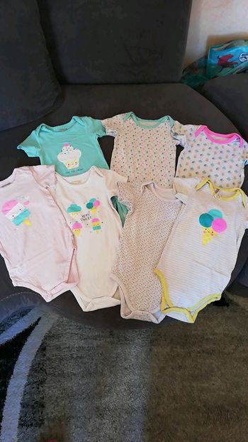 Lot de 7 bodies 12 mois MC orchestra