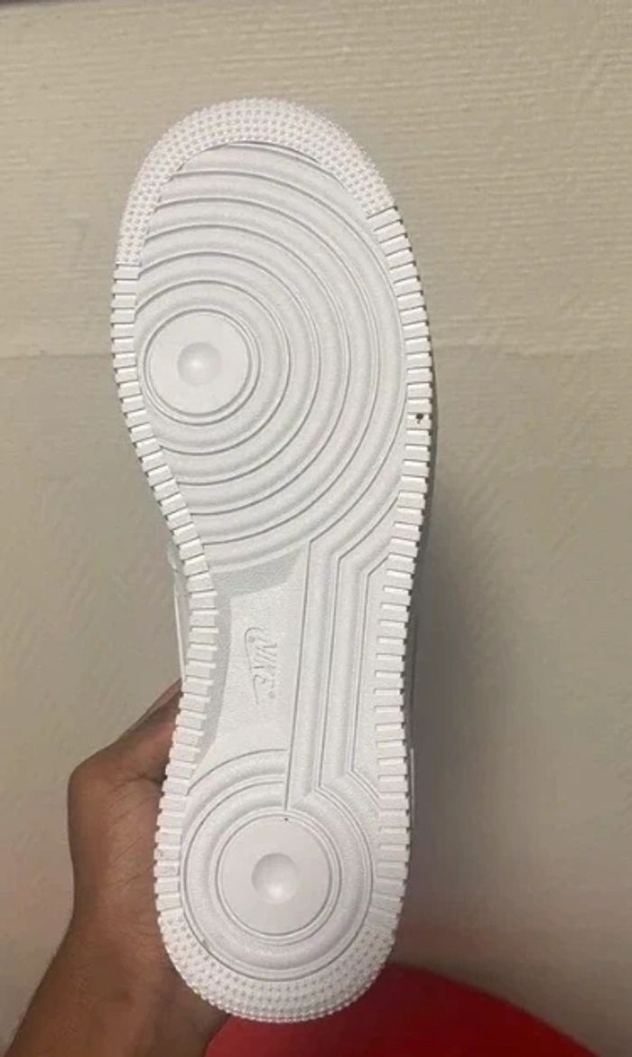 Nike Air Force 1 Low '07 White taille 42 - photo numéro 4