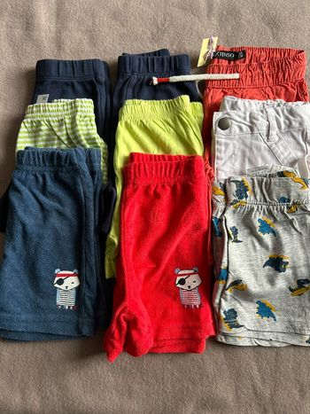 Lot de 9 shorts taille 6 mois