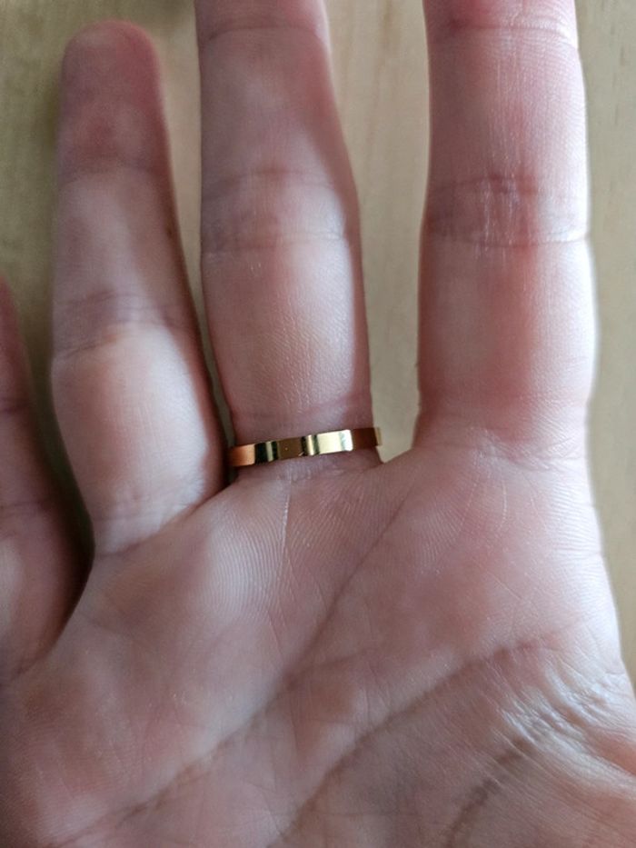 Bague avec perles blanche en acier doré inoxydable neuve - photo numéro 2