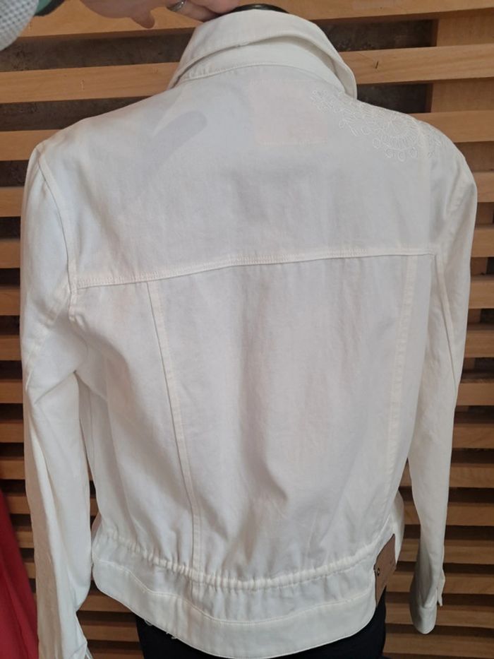 Md'M veste en jean blanc broderies T 44 neuve - photo numéro 9