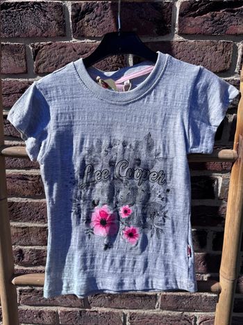 Tee-shirts taille 8 ans neuf 