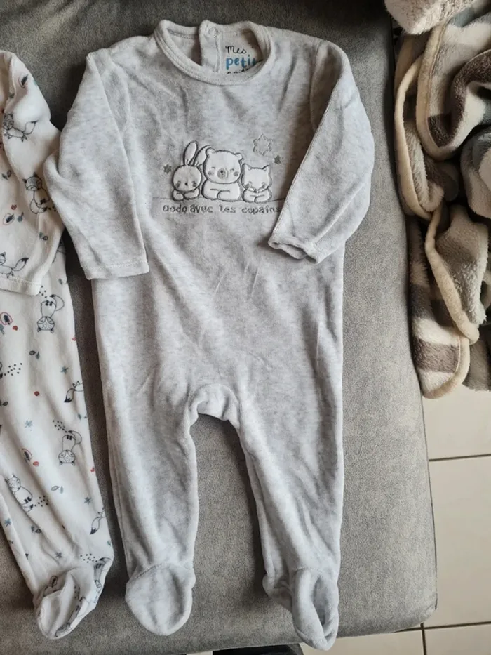 Lot de 3 pyjamas velours 9 mois - photo numéro 4