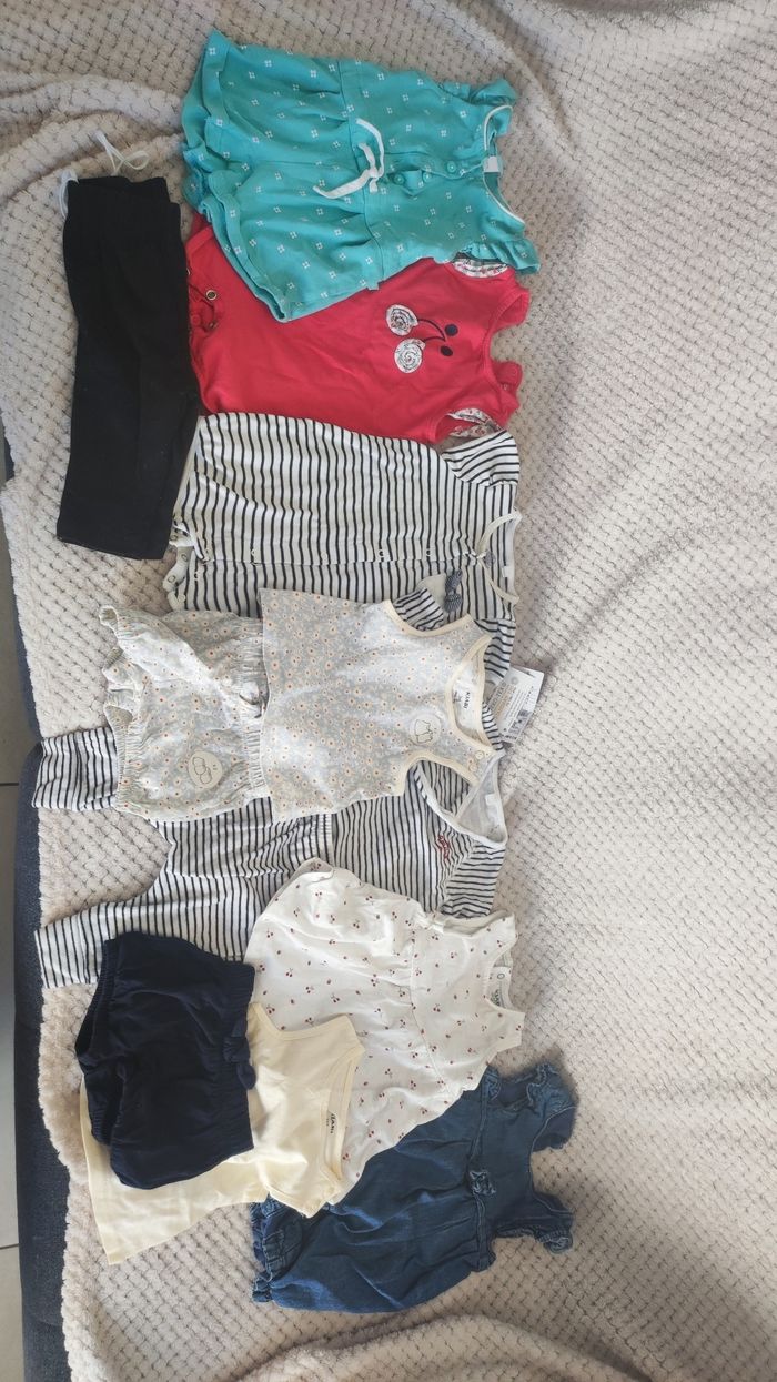 Lot de vêtements de marque fille été 3 mois