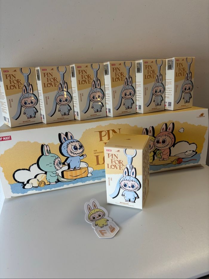 Labubu pin for love- F