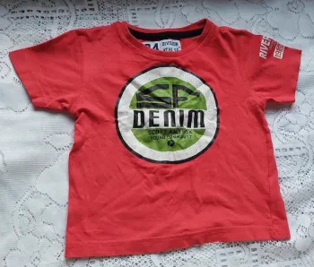 Tee-shirt rouge " Riverside", en très bon état, taille 2ans