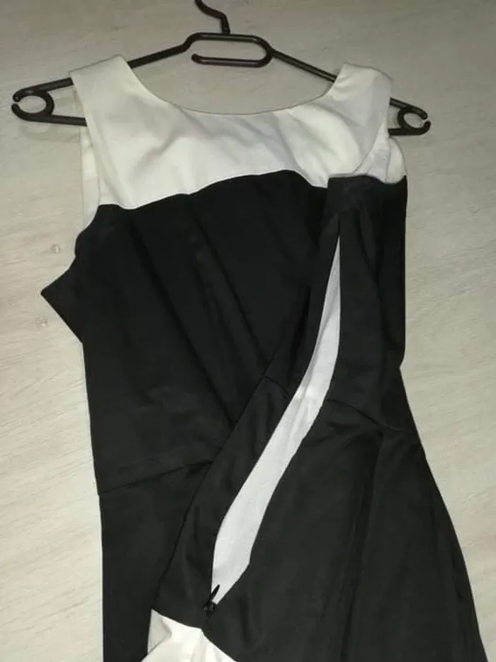 Robe noire et blanche - photo numéro 4