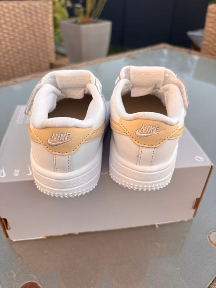 Nike Air Force 1 P.23,5 Neuves unisex - photo numéro 4