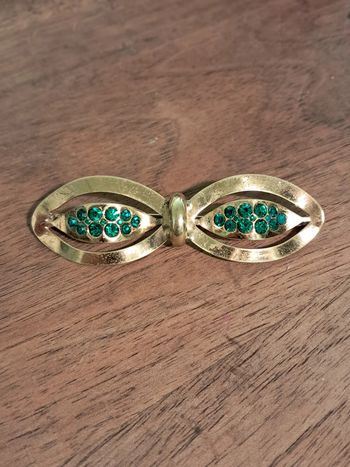 Broche vintage forme noeud.