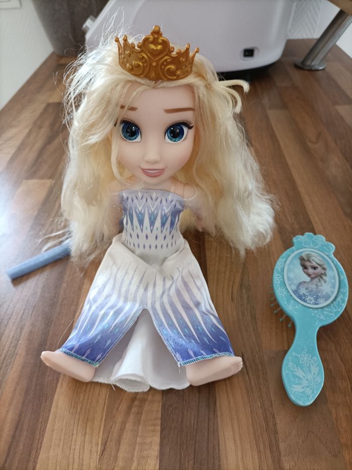 Poupée Reine des Neiges Elsa 33 cm fait de la musique - photo numéro 8