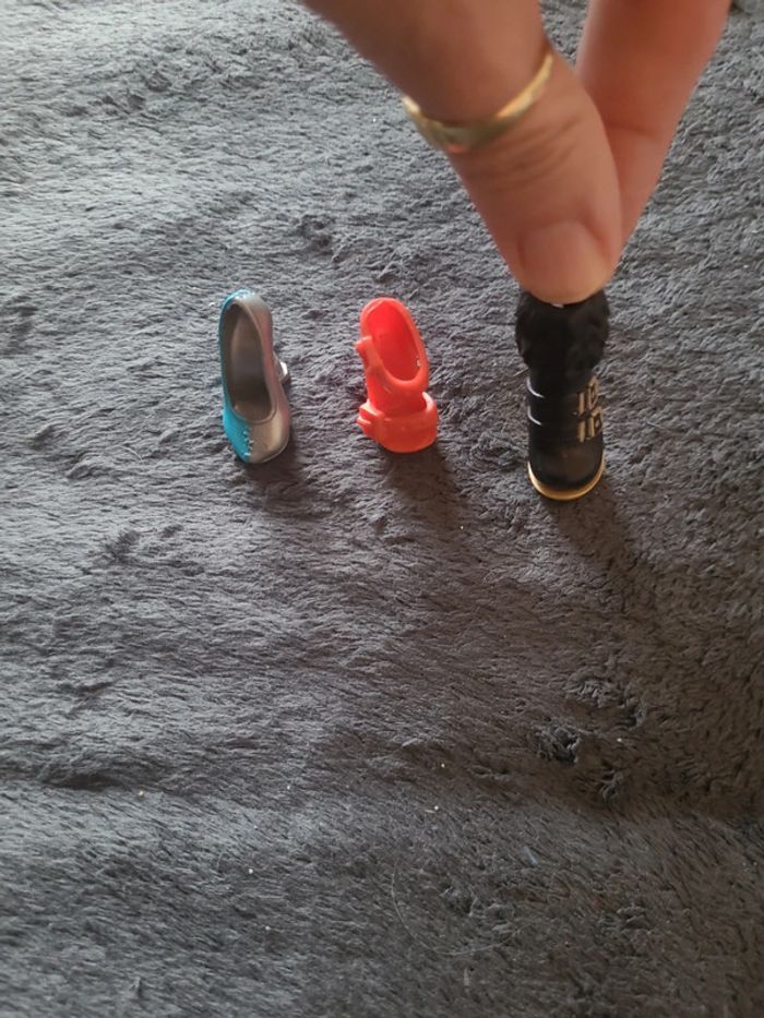 Chaussures monster High dépariées - photo numéro 3