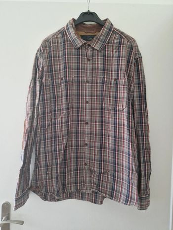 Chemise à carreaux