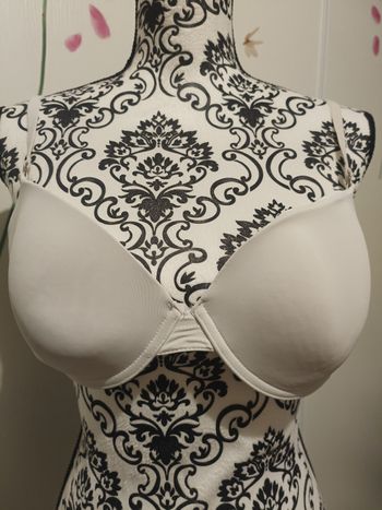 soutien-gorge Primark de taille 100B.