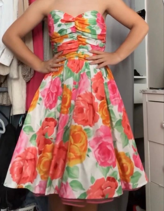 Robe vintage à volant et à fleur - photo numéro 2