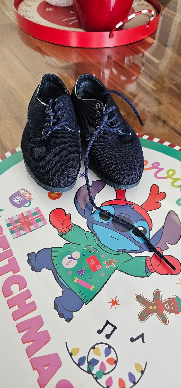 Chaussures de cérémonie porté 1 fois
Bleu marine La Halle Taille 25