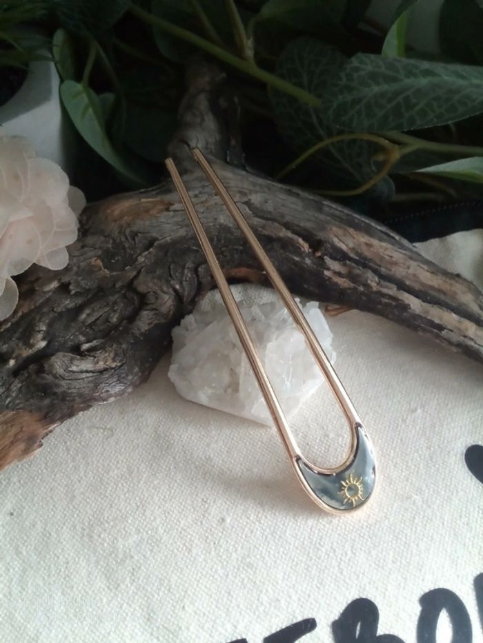 Barrette pique à cheveux bohème soleil.