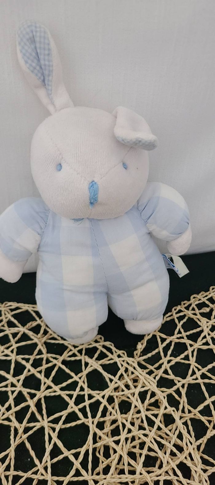 Doudou lapin blanc bleu BEBE JACADI